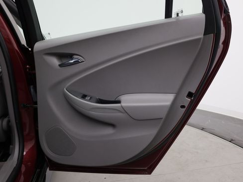 Used 2017 Chevrolet Volt LT w/ Comfort Package FWD image 33
