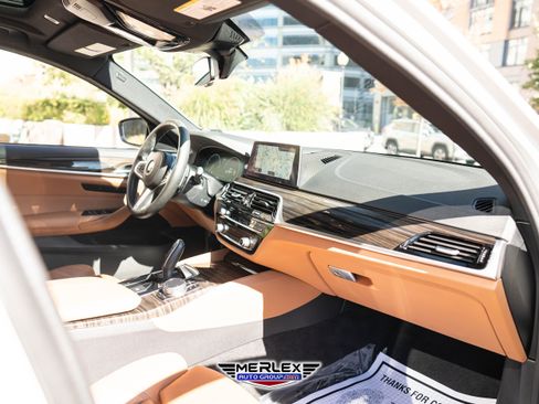 Used 2019 BMW 540i w/ M Sport Package image 15