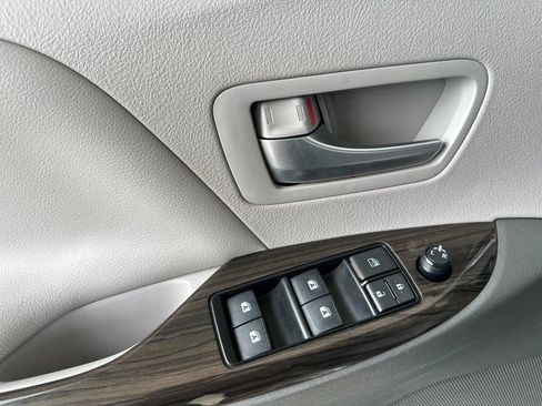 Used 2018 Toyota Sienna XLE w/ XLE Navigation Package FWD image 10