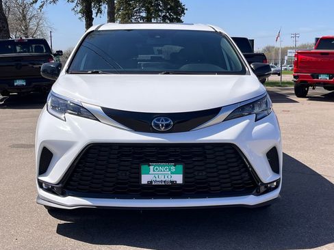 Used 2021 Toyota Sienna XSE image 3