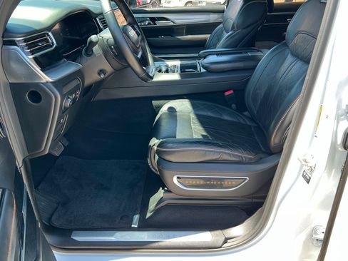 Used 2022 Jeep Grand Wagoneer Series III w/ Rear Seat Video Group 1 AWD/4WD image 17