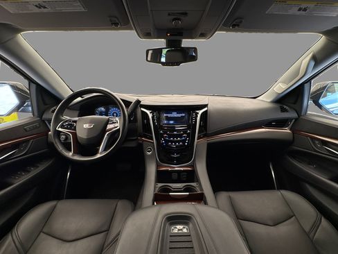 Used 2020 Cadillac Escalade 2WD image 24