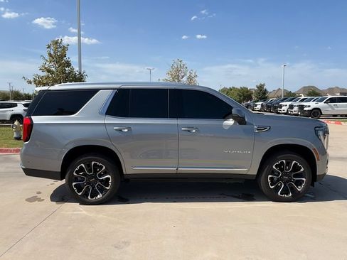 Used 2025 GMC Yukon Elevation w/ Elevation Premium Package RWD image 10