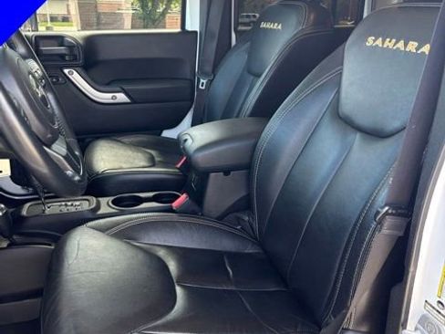 Used 2013 Jeep Wrangler Unlimited Sahara w/ Dual Top Group AWD/4WD image 12