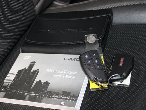 Used 2022 GMC Yukon XL Denali w/ Denali Premium Package image 33