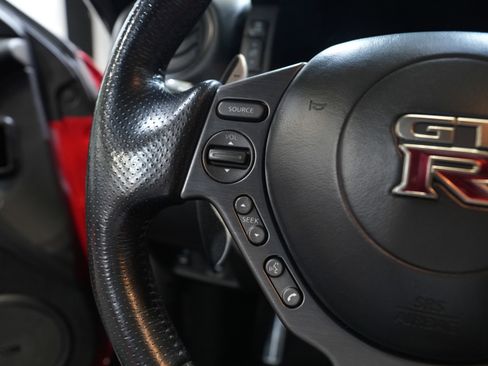 Used 2013 Nissan GT-R Premium image 34