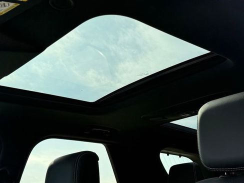 Used 2023 Land Rover Discovery S R-Dynamic image 22