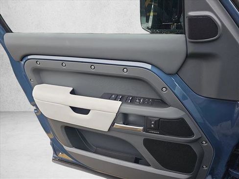 Used 2025 Land Rover Defender 110 S image 26