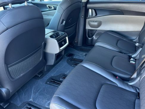 New 2026 Kia Carnival LXS image 12