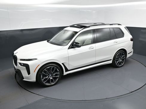 New 2026 BMW X7 M60i image 32