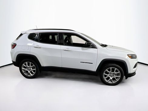 Used 2022 Jeep Compass Latitude AWD/4WD image 4