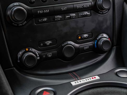 Used 2020 Nissan 370Z NISMO RWD image 32