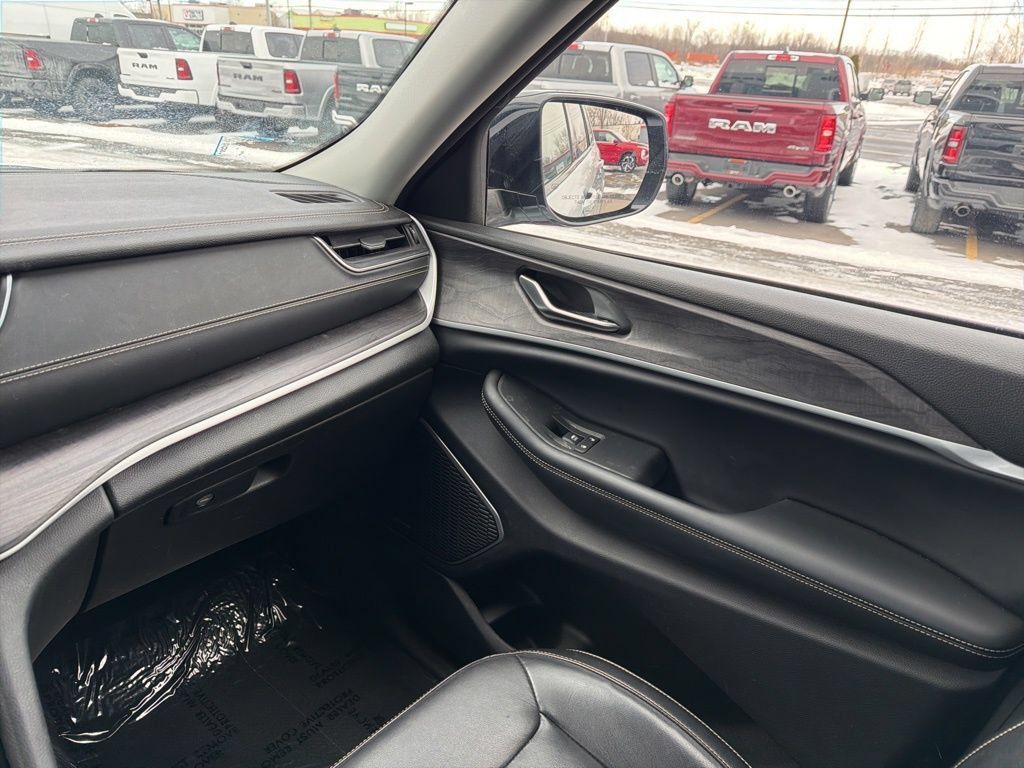 Used 2021 Jeep Grand Cherokee L Limited AWD/4WD image 25