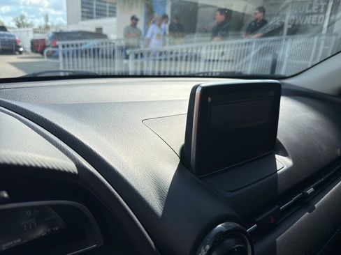 Used 2017 Toyota Yaris iA image 17