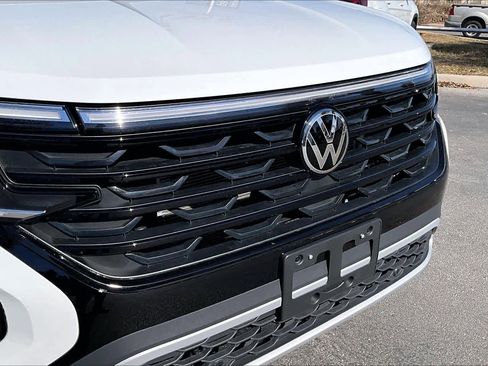 Used 2026 Volkswagen Atlas Cross Sport SE image 32