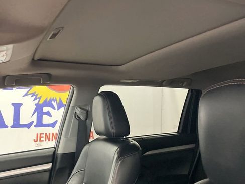 Used 2018 Toyota Highlander XLE image 14