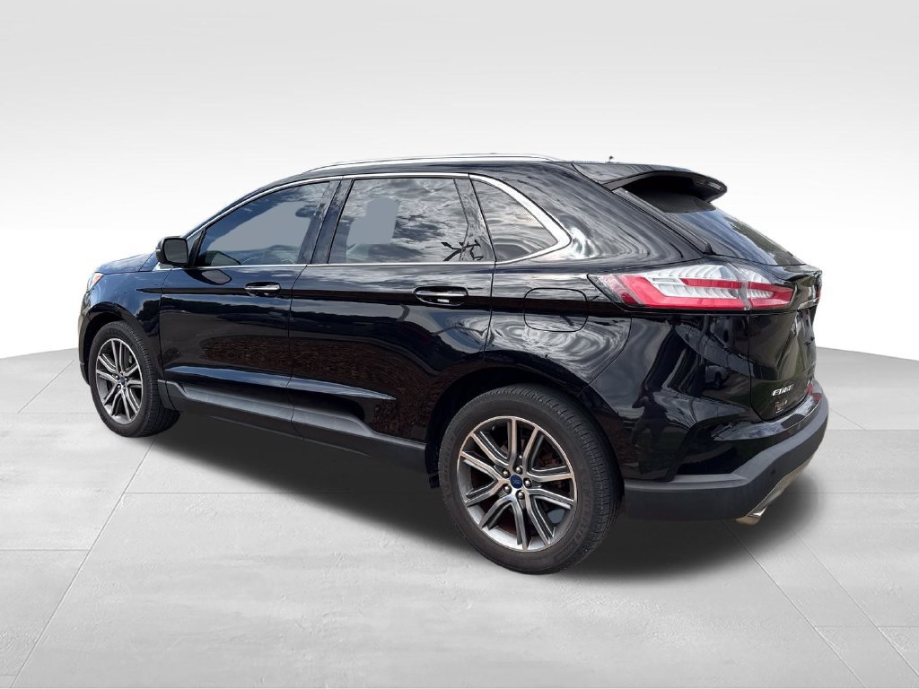 Used 2019 Ford Edge Titanium w/ Cold Weather Package FWD image 3