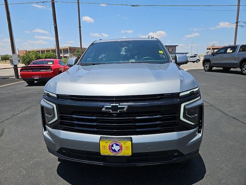 Used 2025 Chevrolet Suburban RST AWD/4WD image 8