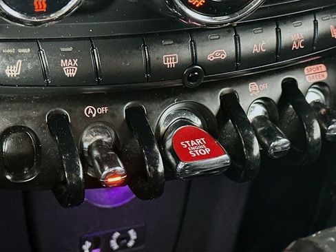 Used 2018 MINI Cooper S image 25