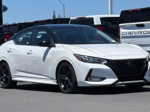 Used 2023 Nissan Sentra SR w/ Midnight Edition Package FWD image 2