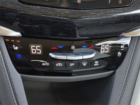 Used 2021 Cadillac XT6 Premium Luxury image 21