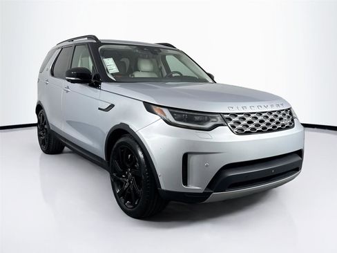 Used 2024 Land Rover Discovery S image 10