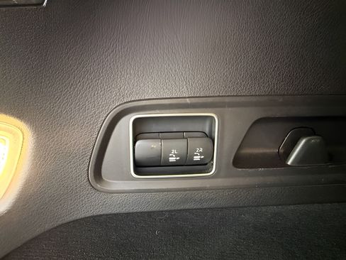 Used 2024 Mercedes-Benz GLS 450 4MATIC image 32
