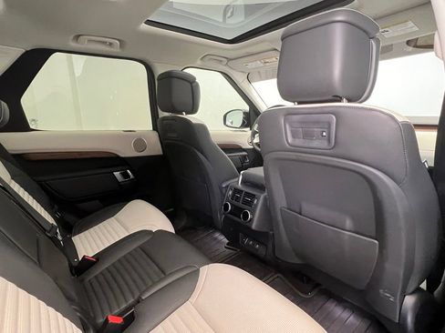 Used 2025 Land Rover Discovery Dynamic SE image 8