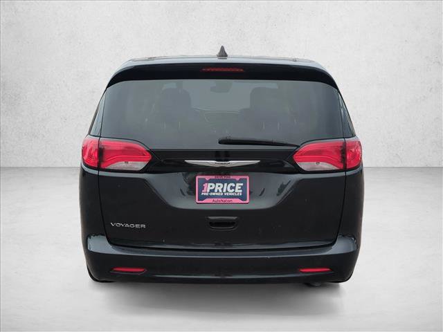 Used 2023 Chrysler Voyager LX FWD image 7