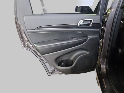 Used 2019 Jeep Grand Cherokee Limited w/ Luxury Group II image 18