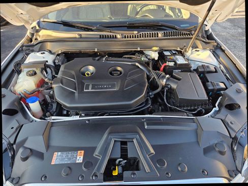 Used 2018 Lincoln MKZ Premiere image 32