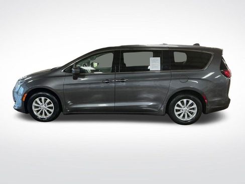 Used 2018 Chrysler Pacifica Touring Plus FWD image 2