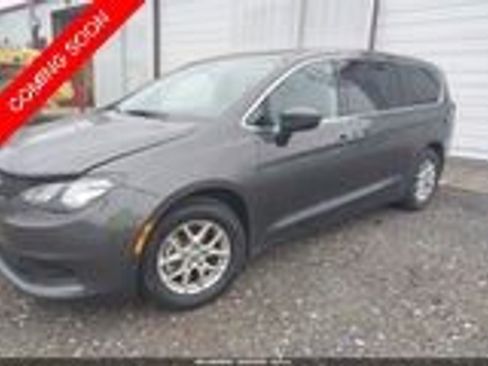 Used 2022 Chrysler Voyager LX FWD image 2