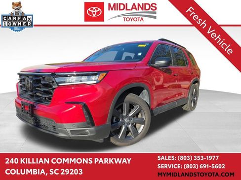 Used 2025 Honda Pilot Sport image 1