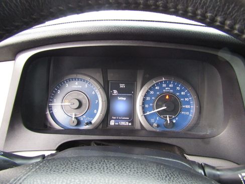 Used 2015 Toyota Sienna XLE w/ XLE Navigation Package image 31