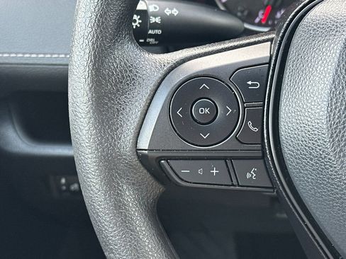 Used 2022 Toyota RAV4 XLE FWD image 27