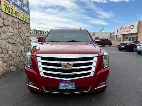 Used 2015 Cadillac Escalade Luxury image 3