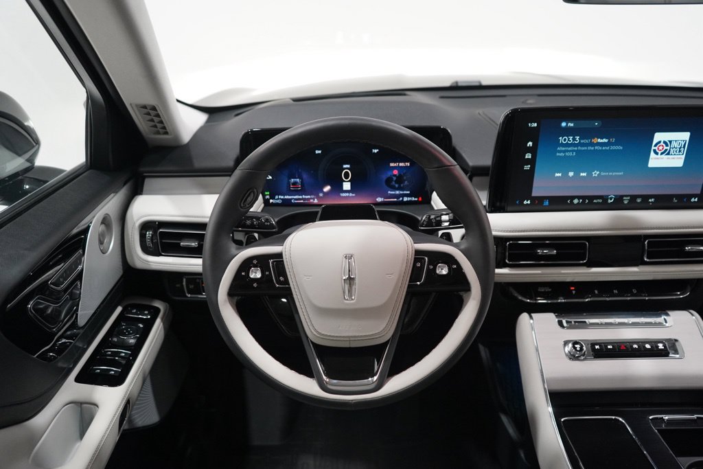 Used 2026 Lincoln Aviator Reserve AWD/4WD image 13