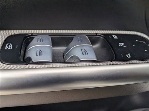 Certified 2025 Mercedes-Benz GLC 300 4MATIC image 8