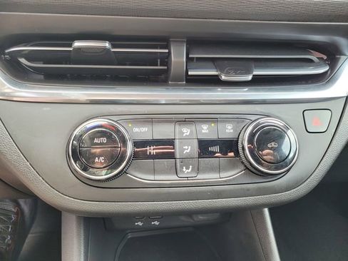 Used 2024 Buick Envista Preferred image 23