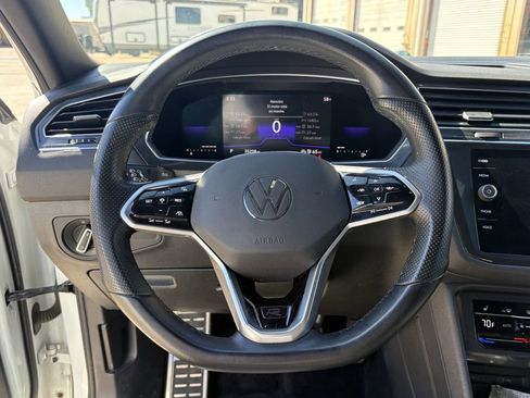 Used 2023 Volkswagen Tiguan SE R-Line image 15