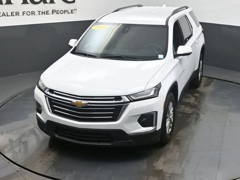 Used 2023 Chevrolet Traverse LT w/ Rear Camera Mirror Package image 47