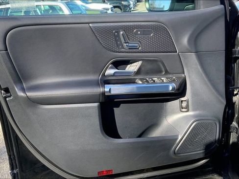 Used 2025 Mercedes-Benz GLB 250 4MATIC image 18