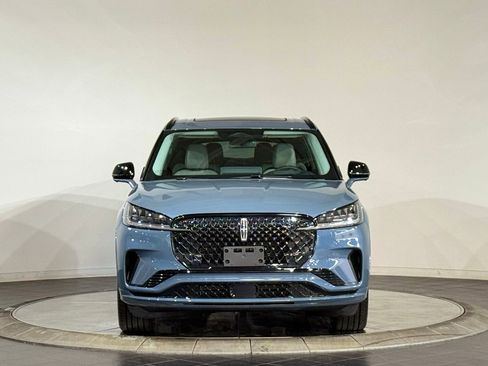 New 2026 Lincoln Aviator AWD image 3