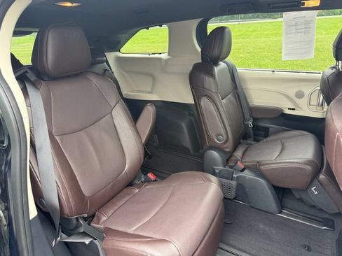 Used 2024 Toyota Sienna Platinum AWD/4WD image 15