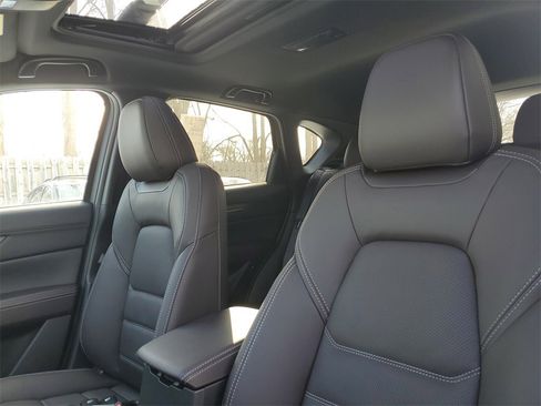 New 2025 MAZDA CX-5 Signature image 12