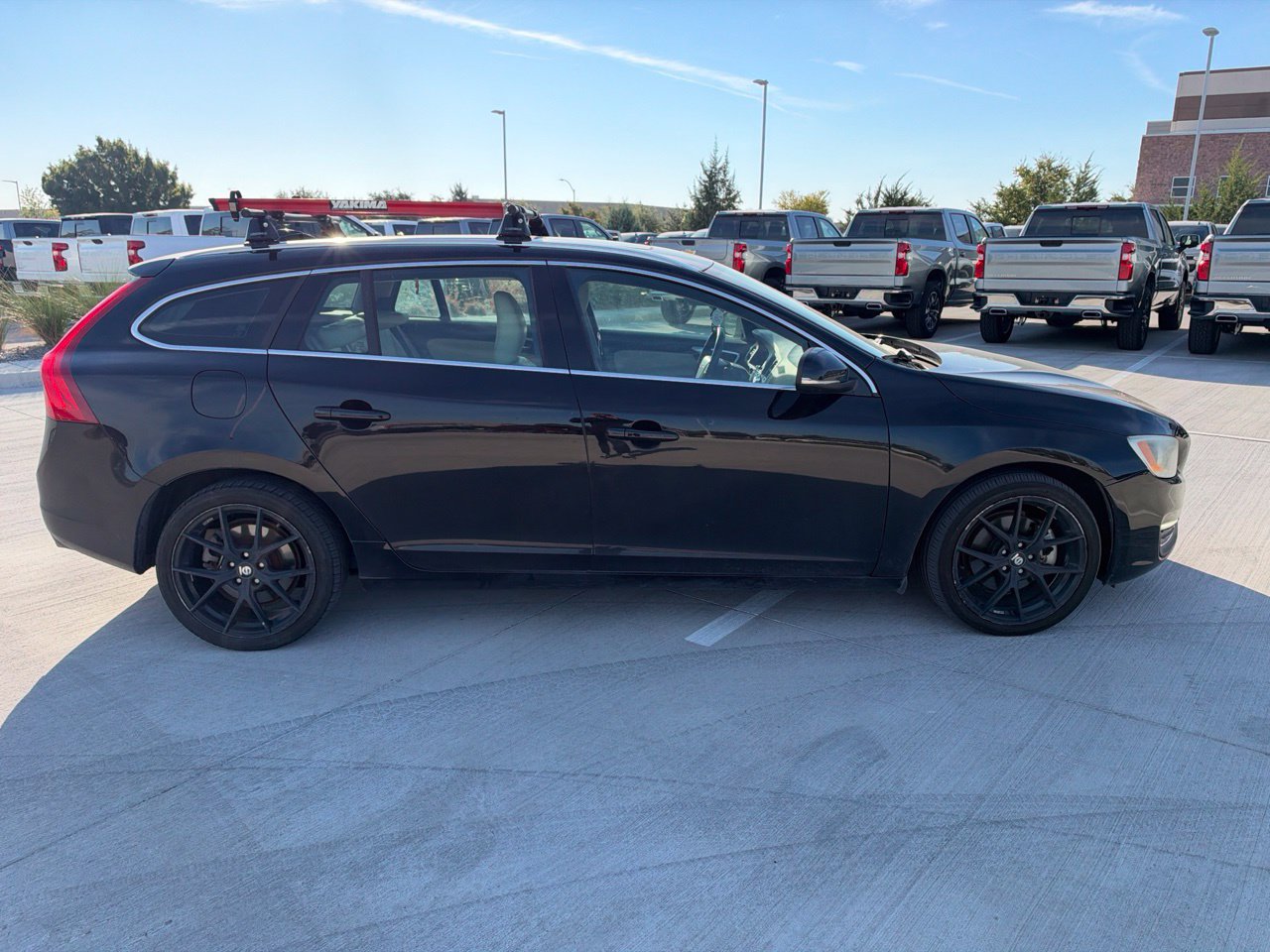 Used 2017 Volvo V60 T5 Premier w/ Convenience Package FWD image 4