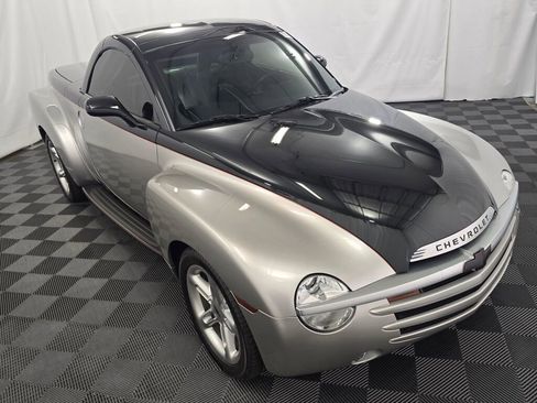Used 2005 Chevrolet SSR w/ Preferred Equipment Group RWD image 11