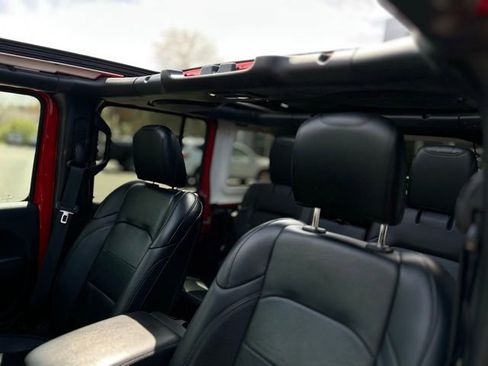 Used 2020 Jeep Wrangler Unlimited Sahara AWD/4WD image 11