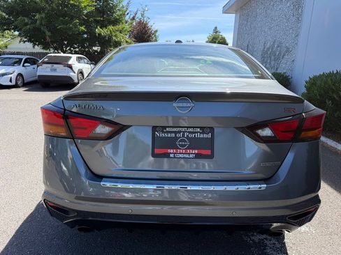 Used 2023 Nissan Altima 2.0 SR FWD image 7